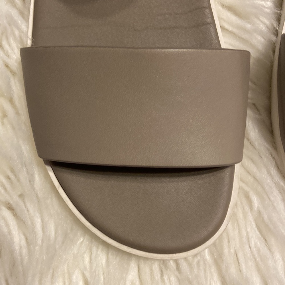 VINCE Sandals size 9 excellent condition color dark gray see all pictures - Picture 4 of 16
